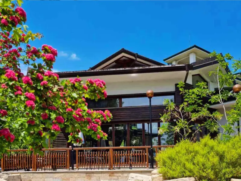 Emerald resort (1)